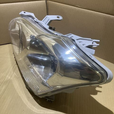 фара левая Toyota Premio ZRT260 265  20-457