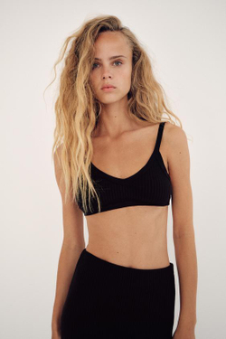 ZARA КРОП-ТОП ИЗ РИФЛЕНОГО ТРИКОТАЖА, ЧЕРНЫЙ