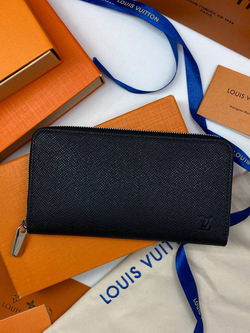 Клатч Louis Vuitton