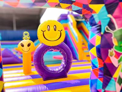 Коммерческий надувной батут «Космический калейдоскоп» 17,5*8,5*6 м