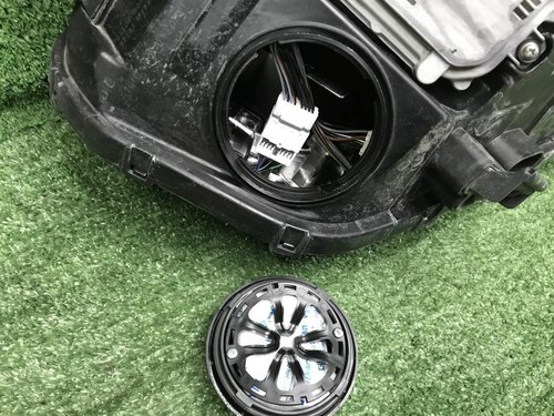 Битая Фара правая Genesis G90 (2018-2022) LED