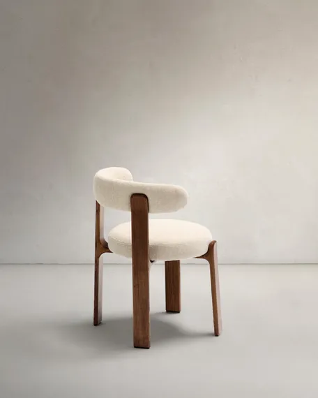 Стул Granite на 4 ножках из бежевого шенилла и массива ясеня в отделке орех