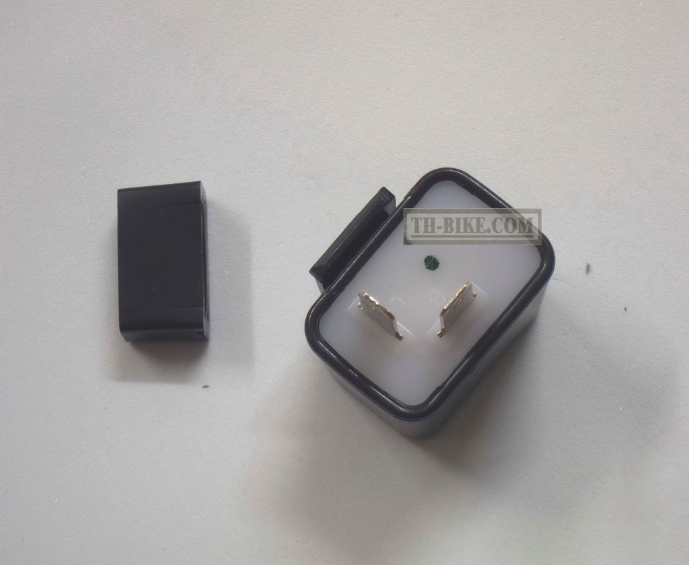 2-pin Relay winkers turn lights, electronic flasher relay. Aftermarket part, made in Thailand. 21Wx2. 6-12.8V