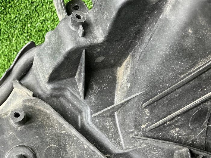 Стекло и корпус фары Toyota Camry xv70 (2017-2024)