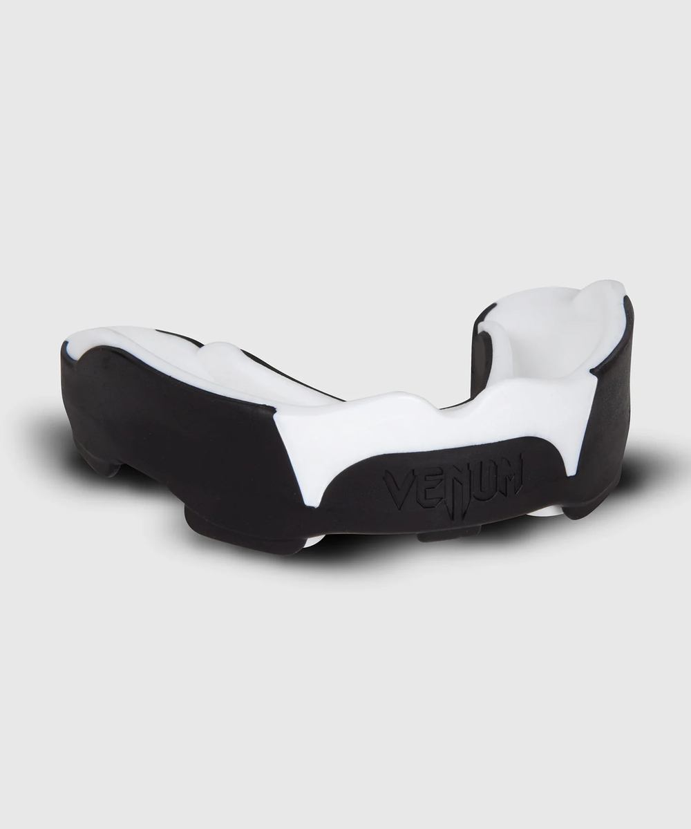 Капа боксерская Venum Predator Black/White