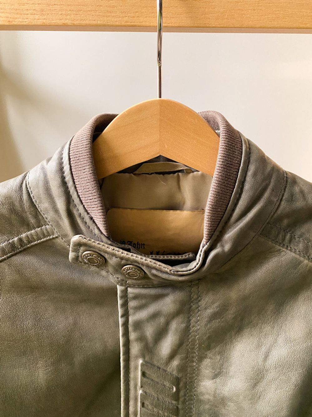 Кожаная куртка John Galliano, 140