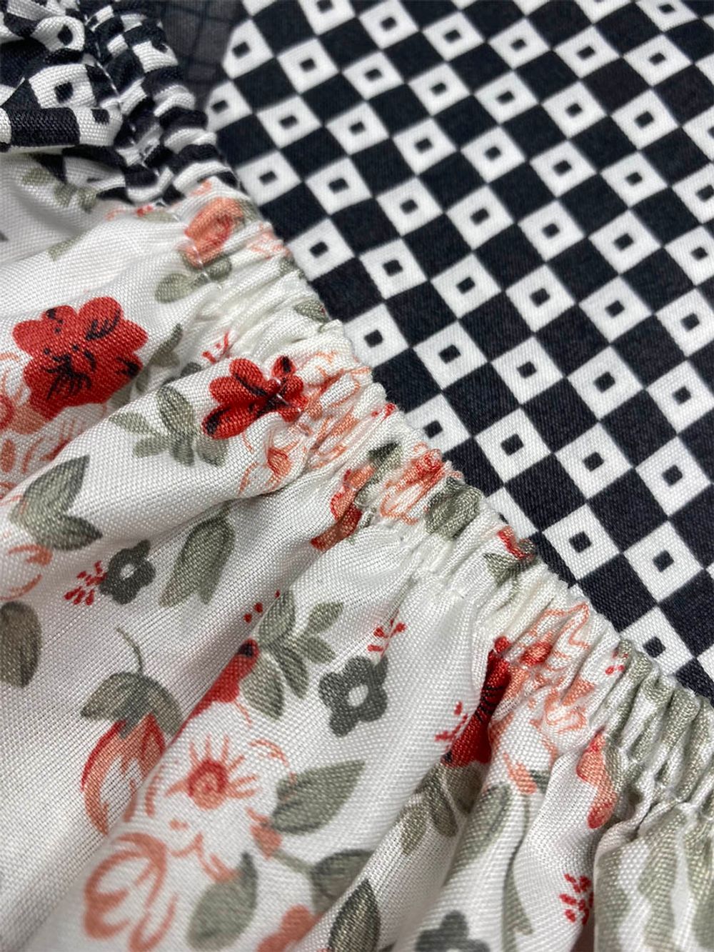 Постельное белье  полисатин Simple House "Мултан" евро  Наволочка 50x70 см 2 шт  Простынь на резинке 180x200 см  Пододеяльник 200x215 см