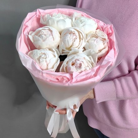 Букет из 7 пионов в розовом "облачке"