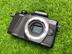 Olympus OM-D E-M10 Mark II (С дефектом)
