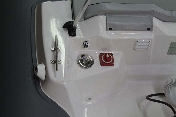 Лодка WINboat 485RL