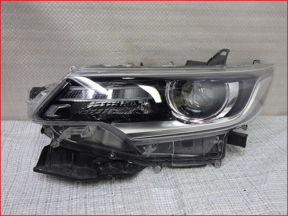 фара левая Toyota Allion Premio NZT260 ZRT265 2017