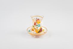 Armudu stəkan Buta və güllər