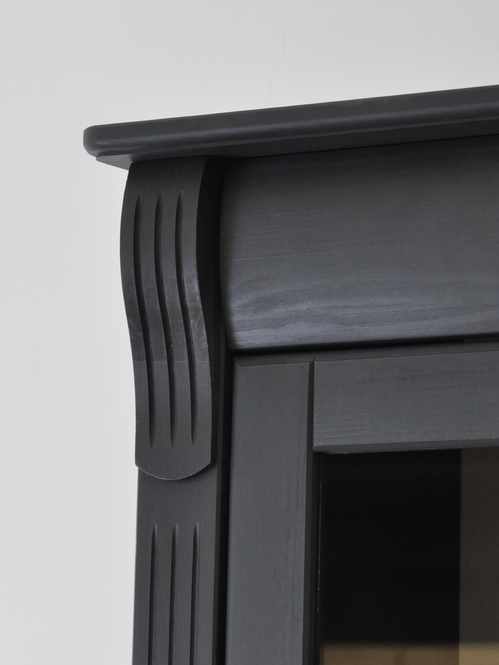 Шкаф-витрина Сюзанна из сосны, серый