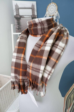 Шарф с кисточками