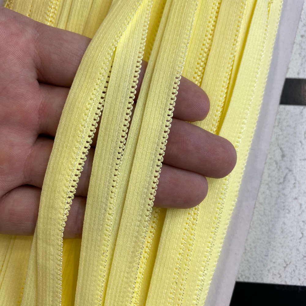 Резинка отделочная ажурная светло-желтая 10 мм