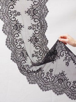 Кружево шантильи черное неэластичное ширина 36 см купон 2,9 м С БРАКОМ