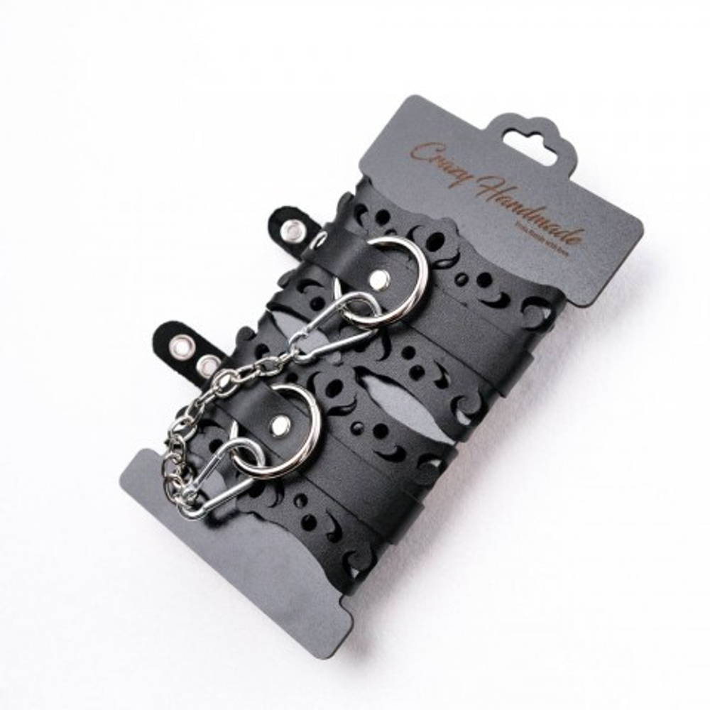 Наручники из черной кожи с узорами