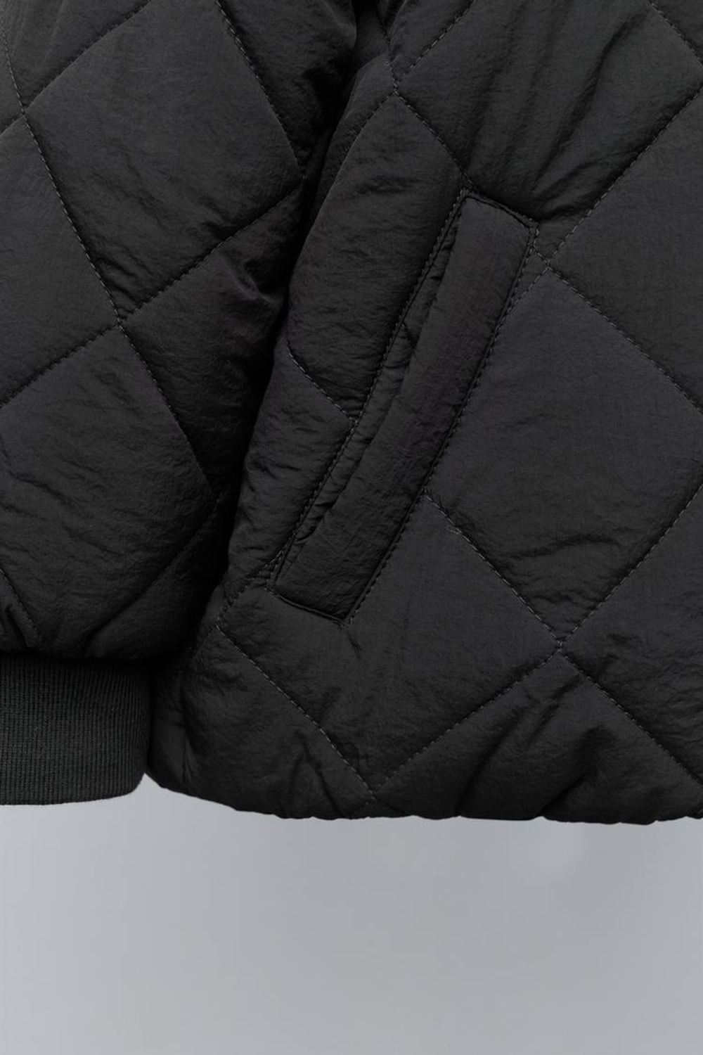 ZARA СТЕГАНАЯ КУРТКА С КОМБИНИРОВАННЫМ КАПЮШОНОМ, АНТРАЦИТОВО-СЕРЫЙ