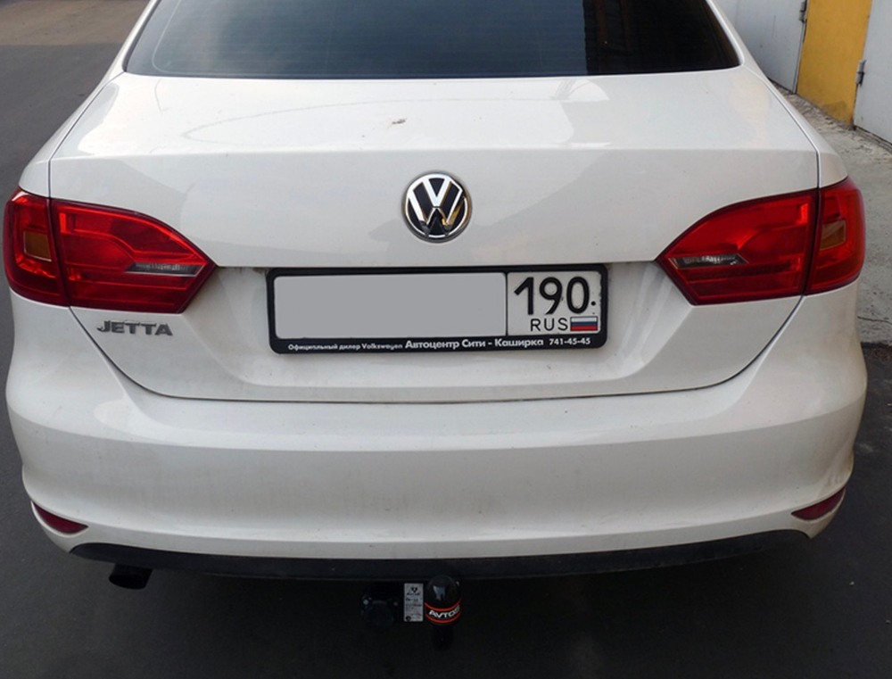 Фаркоп AvtoS для VOLKSWAGEN JETTA (2011) с универсальной электрикой Smart(блок) и сертификатом в комплекте, арт.(VW 32+smart)