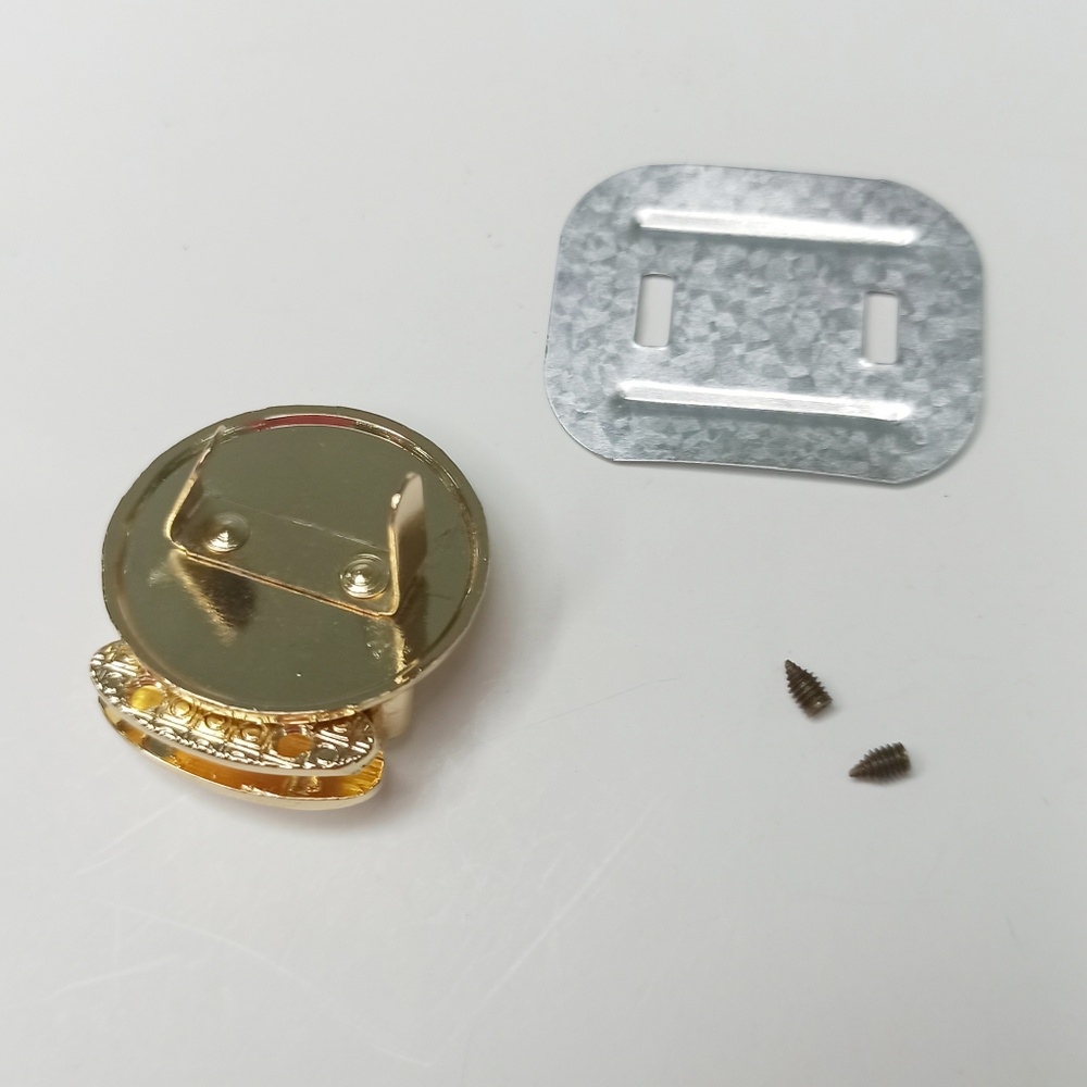 Замок защелка на винтах 30*35 Золото