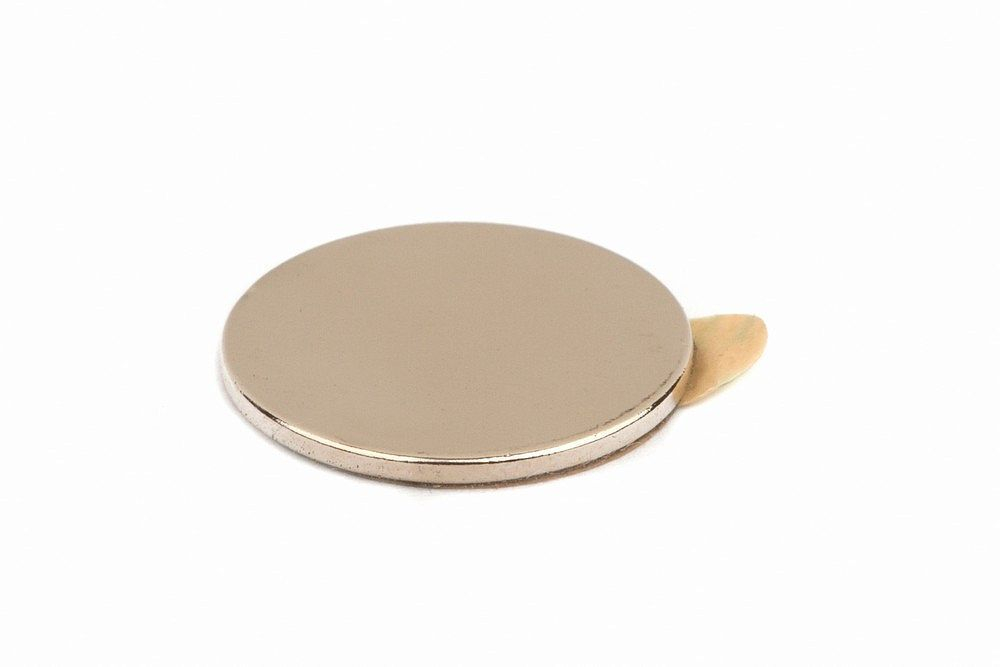 Неодимовый магнит диск 15х1 мм, с клеевым слоем