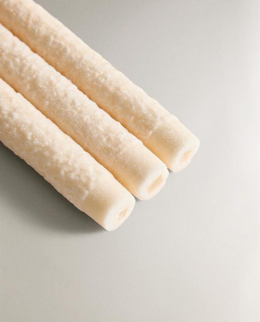 ZARA HOME НАБОР ДЕКОРАТИВНЫХ СВЕЧЕЙ «СНЕГ» (3 ШТ.), БЕЛЫЙ