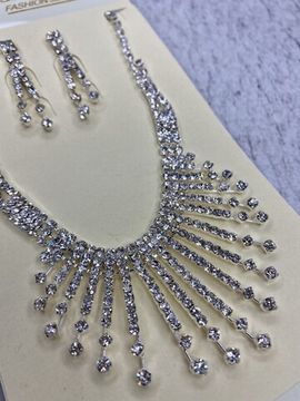 Комплект украшения (колье и серьги)