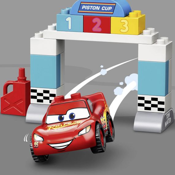 Lego konstruktor  Lightning McQueens Race Day