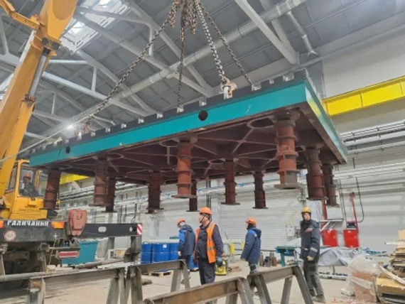 Чугунная плита с сеткой Т-образных пазов