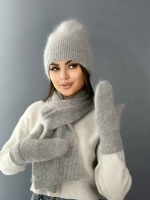 Комплект зимний шапка с шарфом и перчатками теплый вязаный