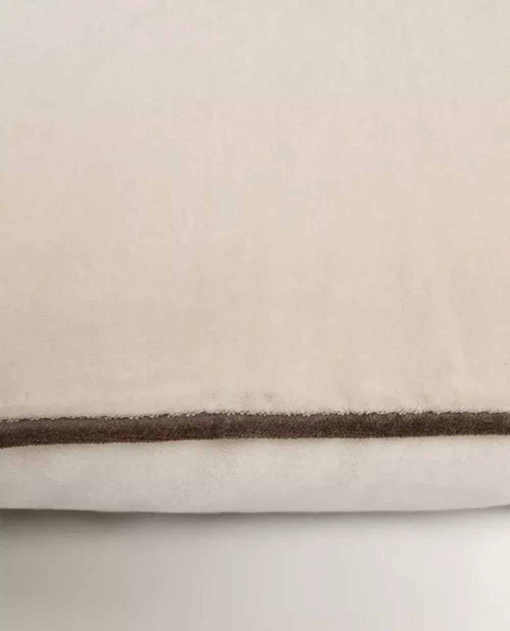 ZARA HOME БАРХАТНАЯ НАВОЛОЧКА ДЛЯ ДЕКОРАТИВНОЙ ПОДУШКИ, КАМЕННЫЙ