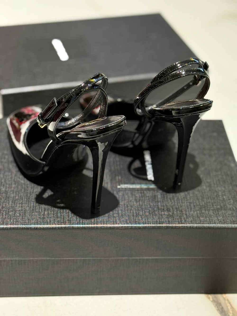 Босоножки Yves Saint Laurent
