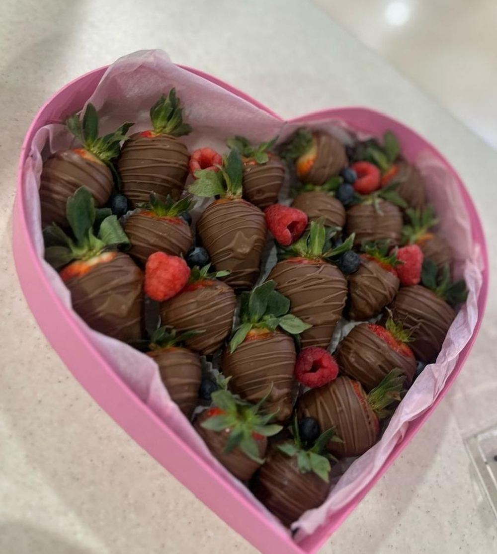 Набор клубники в шоколаде "Нежность в сердце"