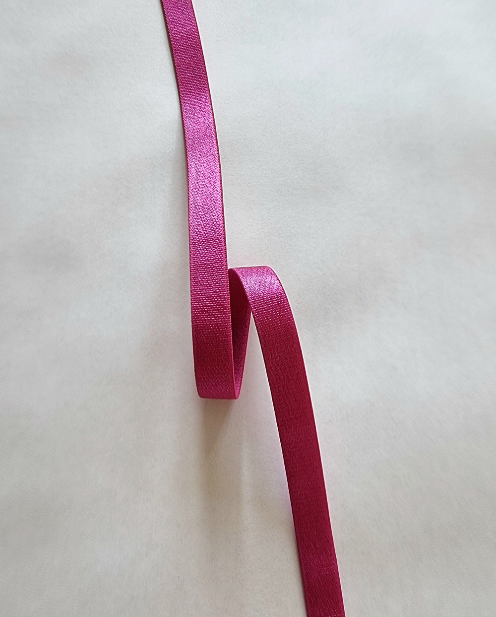 Бретель фуксия 10 мм (Pantone 18-2328 TCX)