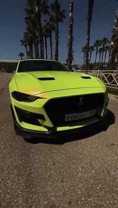 Ford Mustang в виниловую пленку Carbins Fluorescent Yellow GMP15
