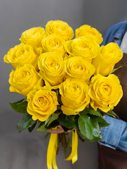 Букет из 13 желтых роз под ленту (Эквадор 60 см)