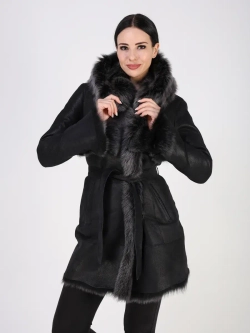 Дубленка зимняя натуральная с капюшоном короткая