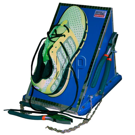 Учебный экспонат Зашнуруй ботинок пассатижами