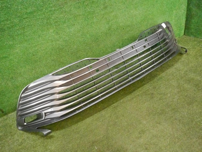 Решетка переднего бампера Toyota Camry xv70 (2017-2021)