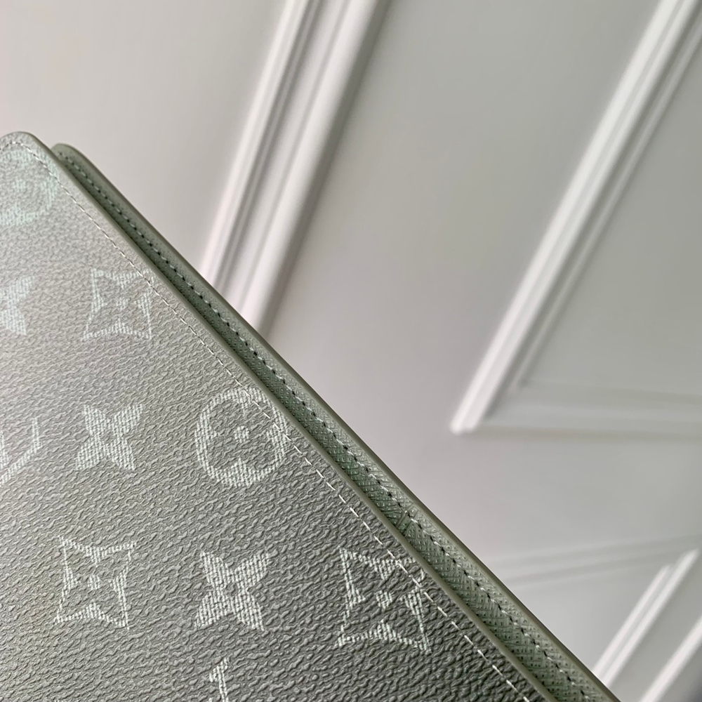 Louis Vuitton Brazza Wallet