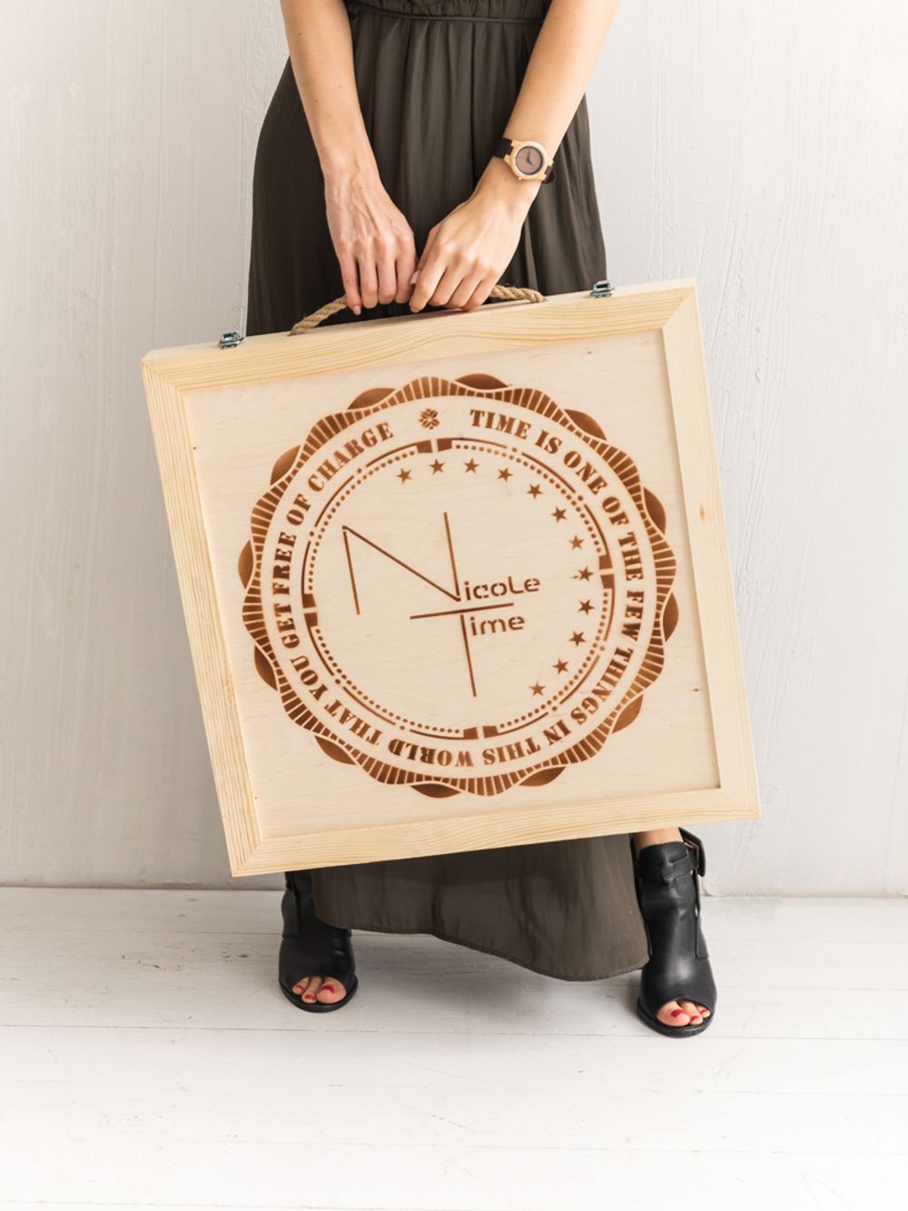 Салют SLT-183 Часы настенные