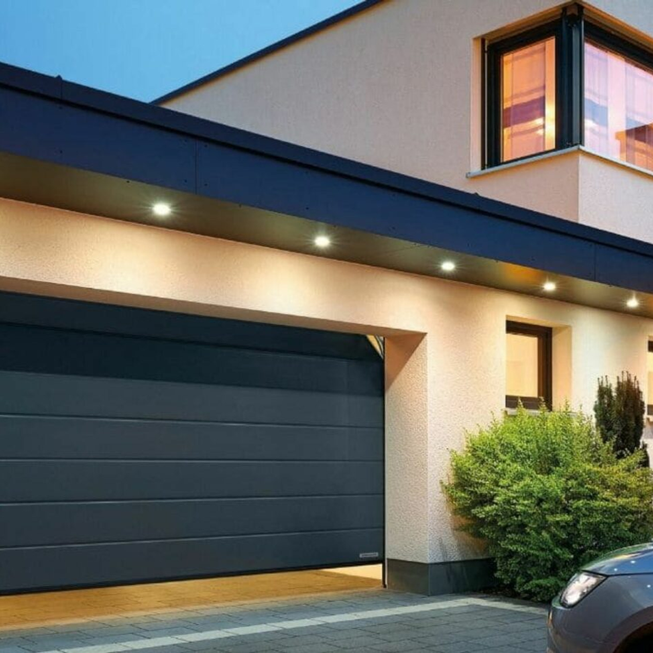 Экспертный ремонт секционных ворот и рольставней. Знаем все нюансы!