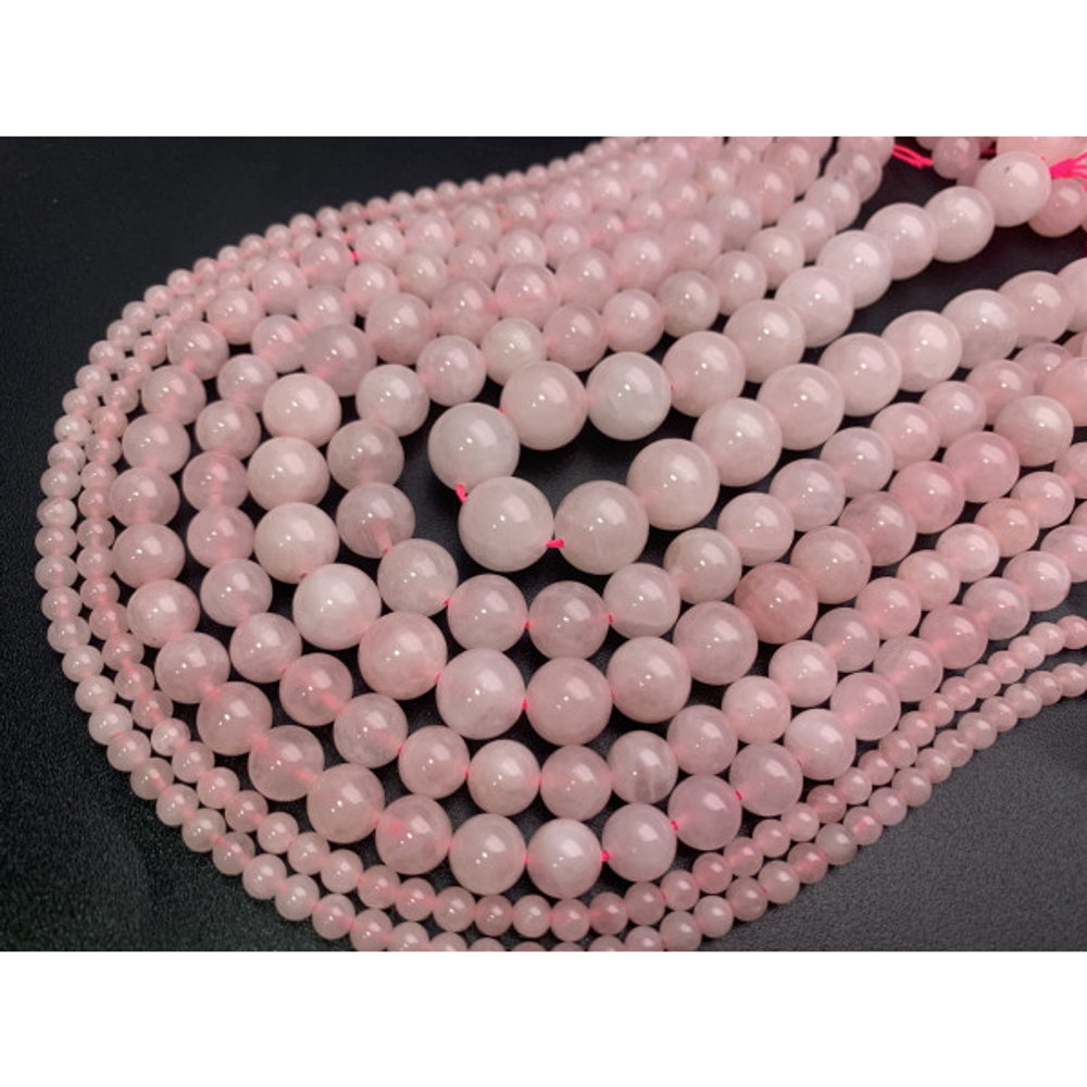1465-4 Розовый кварц, шарик гладкий, 4 мм, нить 38 см