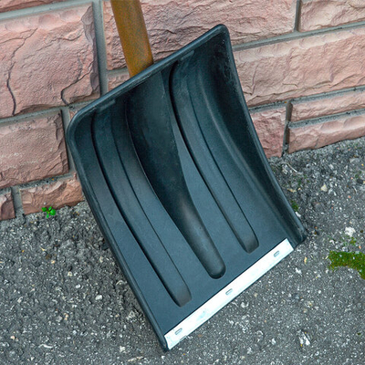 Лопата автомобильная "Авто-Вьюга" неразборная 260*350мм с оц.планкой, цветной черенок