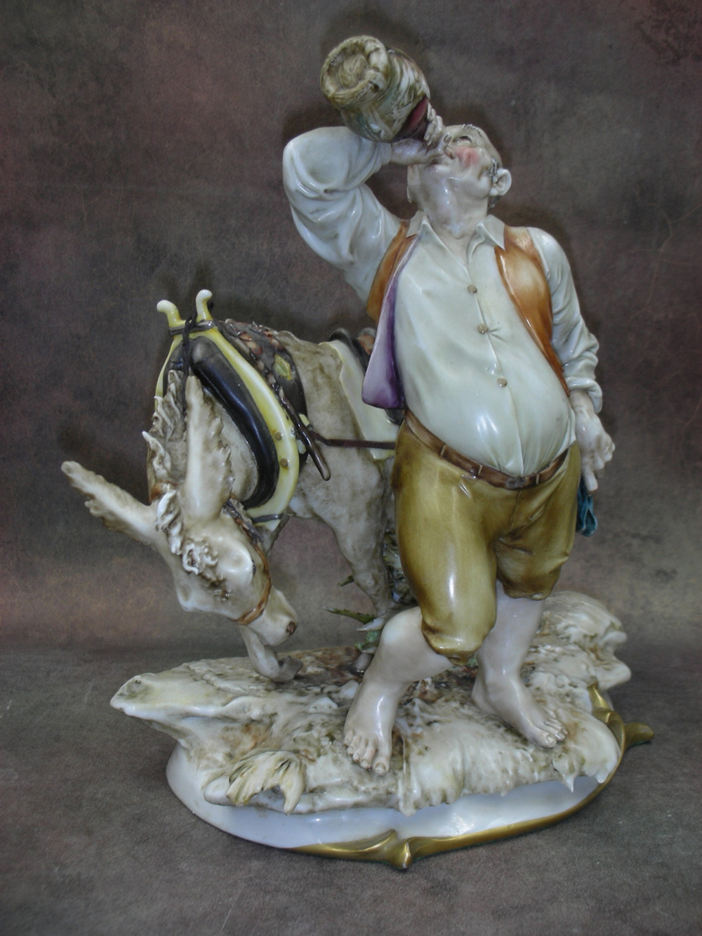 Статуэтка. Фарфор. Погонщик. Capodimonte. Италия