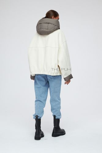 Молочный комбинированный пуховик с коричневым капюшоном