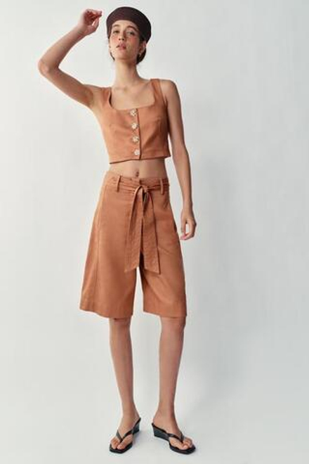ZARA ДЛИННЫЕ ШОРТЫ С РЕМНЕМ, МЕДНЫЙ