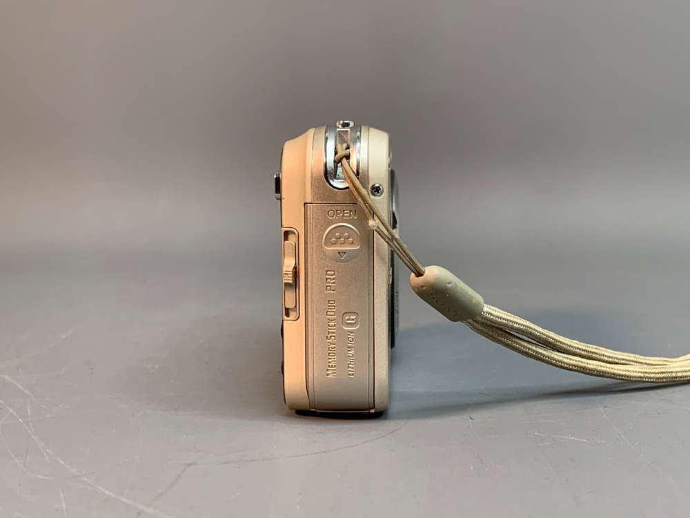 Sony Cyber-shot DSC-N2