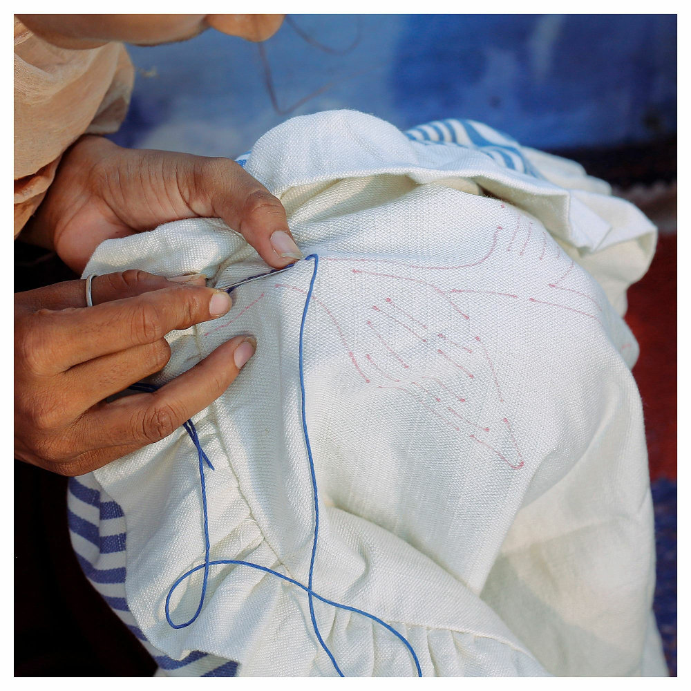 Чехол на подушку IKEA AKERNEJLIKA (АКЕРНЕЙЛИКА), Белый с вышивкой, 50x50 см