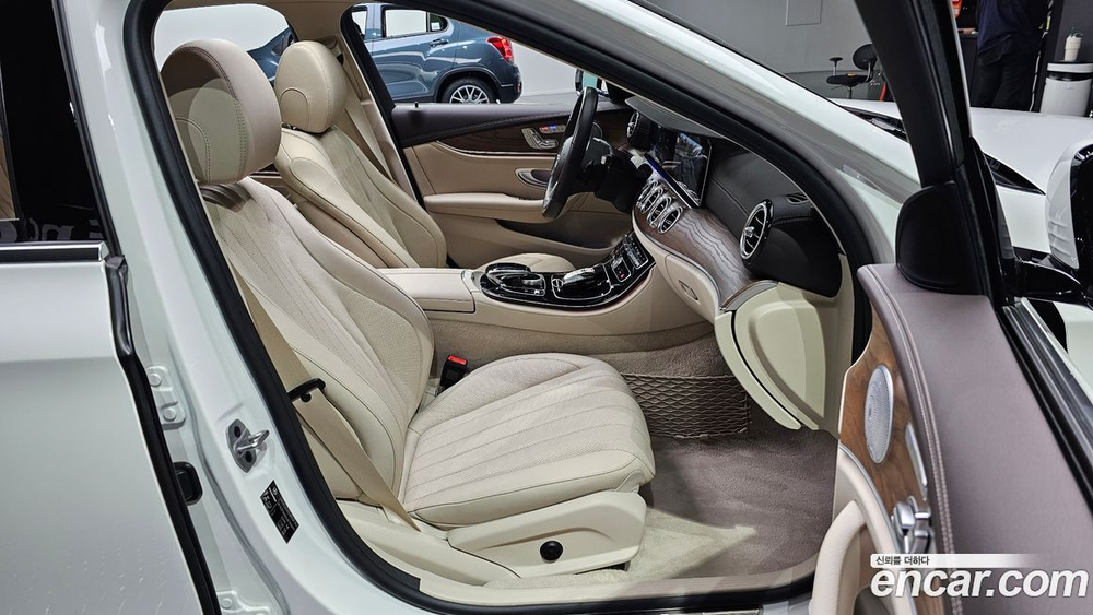 Mercedes-Benz E-Class W213 E300 4MATIC Exclusive (04.2020)